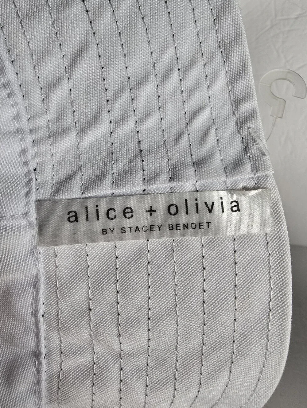 NWOT Alice + Olivia x FABFITFUN Reversible Daisy Bucket Hat One Size